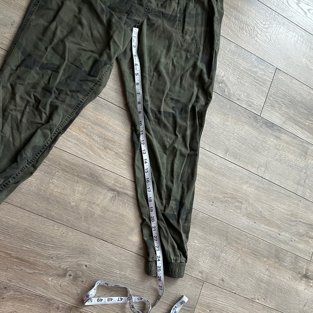 Hollister Light Green Camo Joggers - Picture 7 of 13